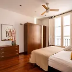 Plaza Urquinaona 3-Bedroom Suite